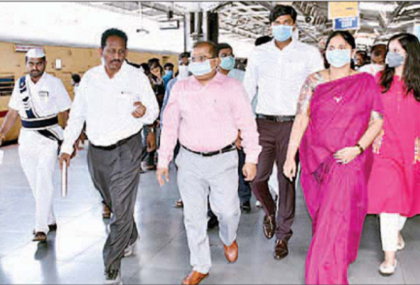 రైల్వేస్టేషన్ లో కలెక్టర్ ఆకస్మిక తనిఖీ