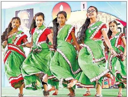 ఆట, పాటలతో కూడిన చదువు  అవసరం
