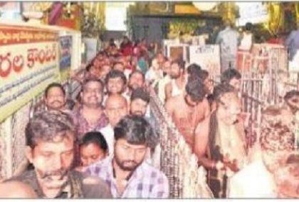 దుర్గమ్మ దర్శనం కోసం..