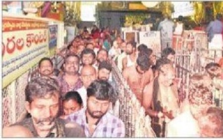 దుర్గమ్మ దర్శనం కోసం..