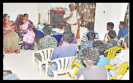 ఈవ్ టీజర్లకు పోలీసుల కౌన్సెలింగ్
