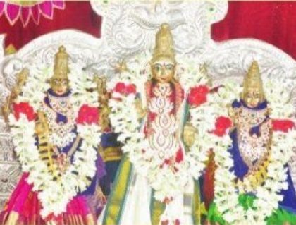 త్రిశక్తి స్వరూపిణికి వైభవంగా ఏకాంత సేవలు