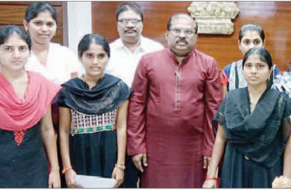 యువతుల జీవితాల్లో ఉద్యోగకాంతులు