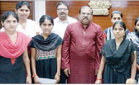 యువతుల జీవితాల్లో ఉద్యోగకాంతులు