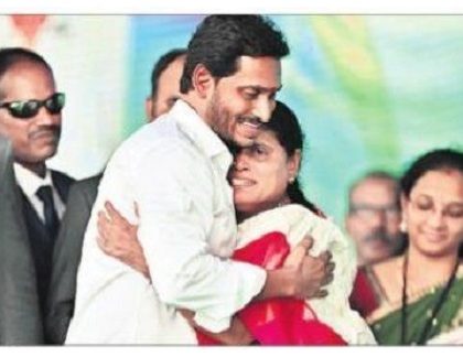 వాస్తవాలకు దర్పణం ఫొటోలే