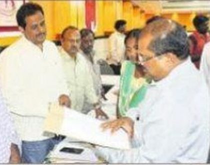 గ్రామాల్లో నిర్మాణ పనులకు ఇసుక సరఫరా