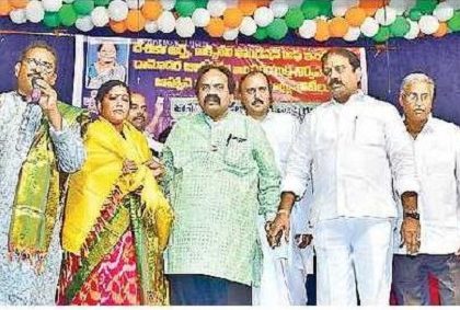 జానపద కళలను కాపాడుకోవాలి
