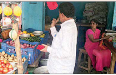 నిషేధిత ప్లాస్టిక్ వినియోగం పై తనిఖీలు