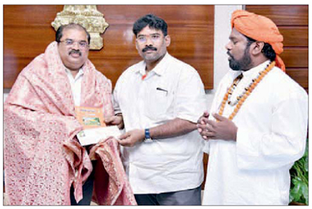 ఉరుసు మహోత్సవానికి కలెక్టర్ కు ఆహ్వానం
