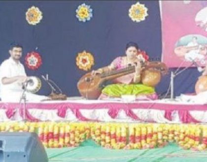 జ్ఙానప్రదాయినికి  వీణా సర్వహారతులు