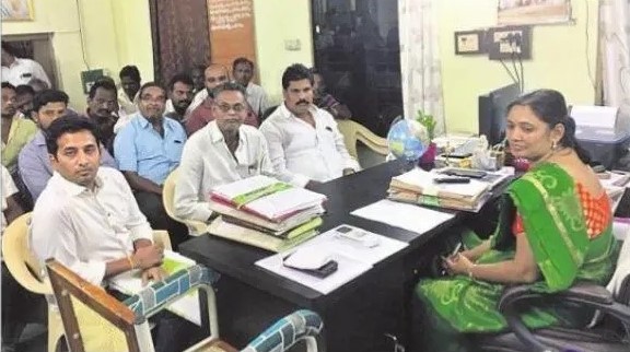 ఇళ్ల స్థలాల సేకరణకు భూములివ్వండి