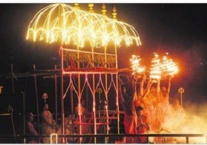 అటు నవ హారతులు.. ఇటు పల్లకీ సేవ!