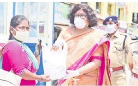 అన్నార్తుల సేవల్లో ఐపీఎస్ ల  సతీమణులు