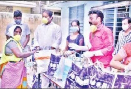 పారిశుధ్య కార్మికుల సేవలు నిరుపమానం