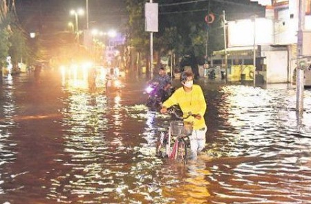 భారీ వర్షం