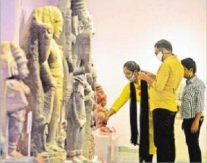 శిల్పాలు, చిత్రాలు మాట్లాడుతాయ్!