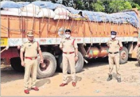 అక్రమంగా తరలిస్తున్న రేషన్ బియ్యం స్వాధీనం