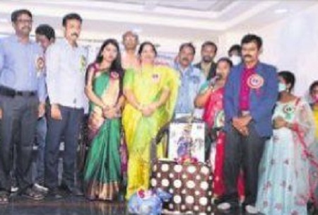 ఆపద సమయంలో మానవత్వం చాటుకోవాలి