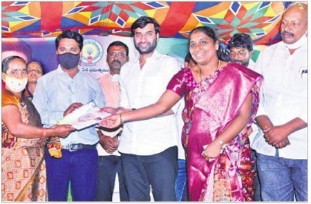 అర్హులైన ప్రతి పేదవాడికి ఇల్లు