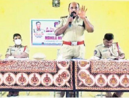మహిళల సంరక్షణకు కృషి చేయాలి