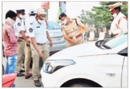 ట్రాఫిక్ నిబంధనలు పాటించాలి