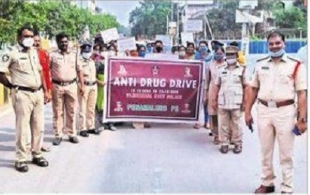 యువత మాదకద్రవ్యాలకు బానిస కావద్దు