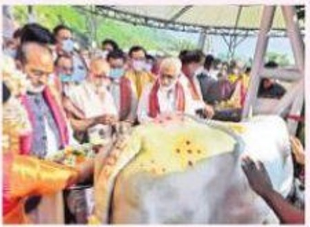గోవును పూజిస్తే తల్లిని పూజించినట్టే