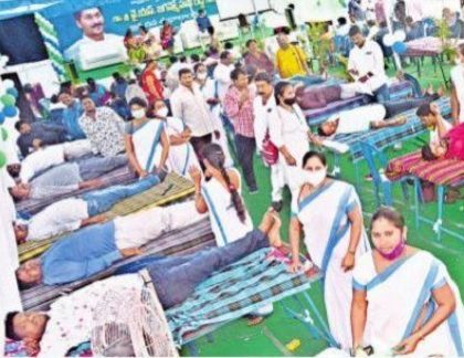 రక్తం పంచిన అభిమానం