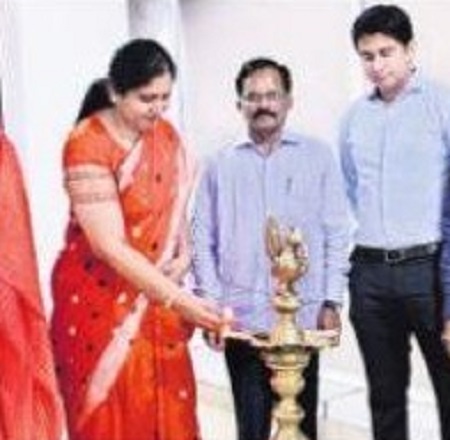 కవులు సమాజ మార్గనిర్దేశకులు