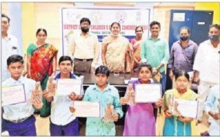 బాల శాస్త్రవేత్తలకు సర్టిఫికెట్ల ప్రదానం