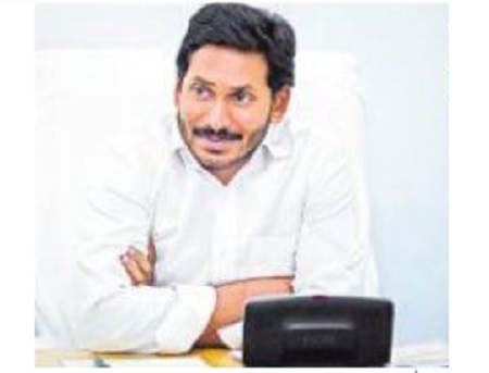 యుద్ధ ప్రాతిపదికన రోడ్ల మరమ్మతులు
