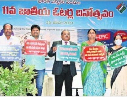ఓటుహక్కు వినియోగంలో యువత పాత్ర కీలకం