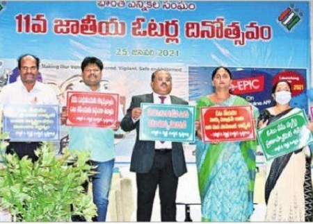 ఓటుహక్కు వినియోగంలో యువత పాత్ర కీలకం