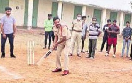 యువత సన్మార్గంలో నడవాలి