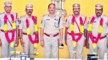 పోలీస్ అధికారులకు ఆత్మీయ వీడ్కోలు