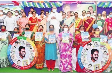 నిరంతరాయంగా ఇళ్ల పట్టాల పంపిణీ