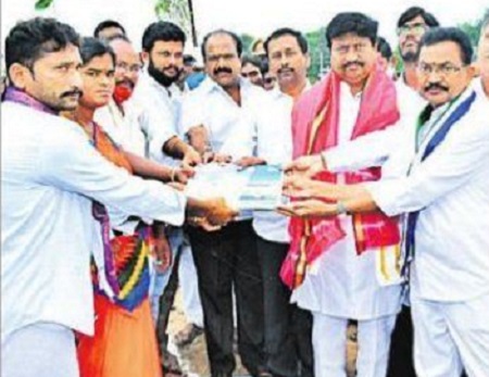 ఊరూరా పట్టాల పండుగ