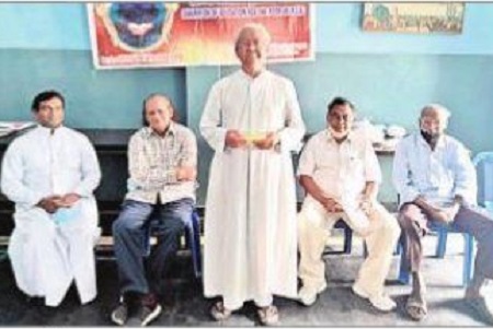 పేద విద్యార్థులకు అండగా ఉంటాం