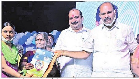 బంగారు భవితకు ప్రభుత్వం కృషి