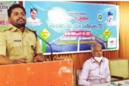 మాస్క్‌కిచ్చిన ప్రాథాన్యత హెల్మెట్‌కు కూడా ఇవ్వండి