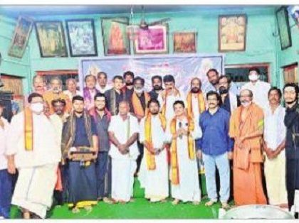 12 మంది గురు స్వాములకు పురస్కారాలు