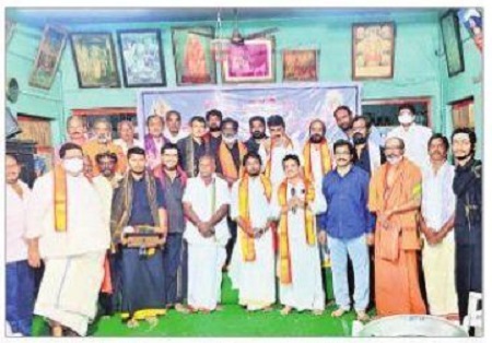 12 మంది గురు స్వాములకు పురస్కారాలు