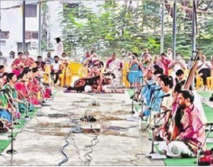 భక్తితో త్యాగరాజస్వామి ఆరాధనా సంగీతోత్సవం