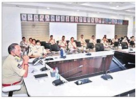 పోలీస్ వృత్తి ఔన్నత్యం పెంచాలి