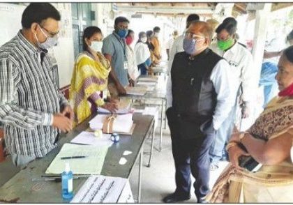 నామినేషన్ కేంద్రాలను పరిశీలించిన కలెక్టర్