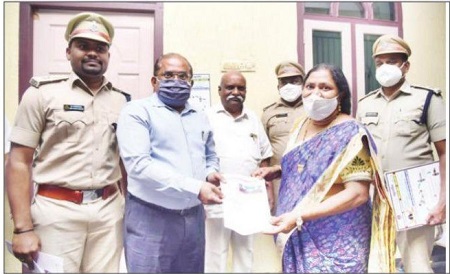 బాధ్యతగా ఉందాం.. బాధితులను కాపాడుకుందాం