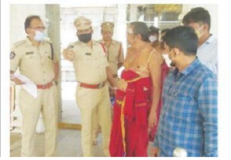 మహాశివరాత్రి ఏర్పాట్లను ఏసీపీ శ్రీనివాసరెడ్డి పరిశీలన