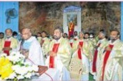 మతాలు వేరైనా మానవులంతా ఒక్కటే