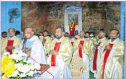 మతాలు వేరైనా మానవులంతా ఒక్కటే