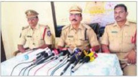 సినిమాలో చూస్తాడు.. బయట చేస్తాడు
